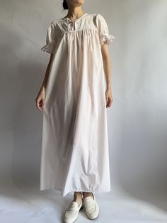 Vintage Cotton Nightgown For Weddings, Stretching Shoulders, 1970s Nightgown, 1940s Nightgown, Edwardian Nightgown, Princess Nightgowns, Linen Nightgown, Nightgown Long, Dress Sleepwear