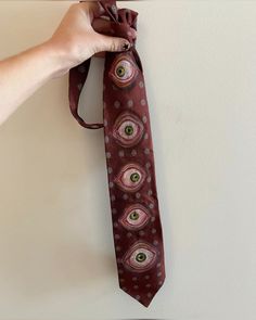 Ties As Belts, Tie Diy Outfits, Unique Ways To Tie A Tie, Diy Fashion Ideas, Eye Themed Clothes, Quirky Accessories, Clothing Diy Ideas, Upcycle Ties, Funky Ties