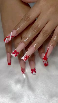 Wine Acrylic Nail Designs, Red Long Christmas Nails, Christmas Tapered Square Nails, Bougie Acrylic Nails, White And Red Nails With Designs, Christmas Nails And Toes Matching, Latina Christmas Nails, Christmas Ideas Nails, Red Nails With Ribbon