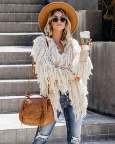 Shaggy Fringe, Shaggy Sweater, Shaggy Jacket, Estilo Hippie, Jacket Outfit, Fringe Jacket, Fashion Seasons, Outfits Casuales, Long Sleeve Knit