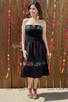 This Beautiful Strapless Dress boasts a Traditional Mexican floral design combined with a modern style dress. The pleated skirt combined with the strapless top makes it fun and flirty. It's made out of fine Mexican cotton and has elastic around the waist for a tighter fit. This dress is handmade and hand embroidered by Mexican Artisans in Oaxaca, Mexico. This dress comes in one size: Small/Medium Purchase the shoes modeled here: https://www.etsy.com/es/listing/796861329/zapato-artesanal-de-plata Sleeveless Embroidered Summer Cocktail Dress, Summer Floral Embroidered Strapless Cocktail Dress, Fitted Floral Embroidery Strapless Dress, Fitted Strapless Floral Embroidery Dress, Black Bandeau Dress For Spring, Black Bohemian Strapless Dress, Black Strapless Bohemian Dress, Black Embroidered Summer Party Dress, Black Embroidered Dress For Summer Party