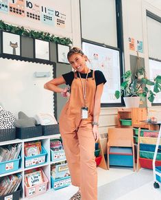 Teacher Outfits Classy, Middle School Teacher Outfits, Cute Teacher Outfits Elementary, Trendy Teacher Outfits, Modern Teacher Outfits, Teacher Outfits Summer, Teacher Appropriate Outfits, Teacher Work Outfit, Student Teaching Outfits