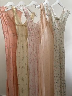 Soft Lace Wedding Dress, Antique Fashion Vintage Style, Vintage Night Gowns, Vintage Pieces Clothes, Vintage Lace Nightgown, Vintage Feminine Outfits, Vintage Nightgown Aesthetic, Vintage Slip Dress Outfit, Vintage 1930s Fashion