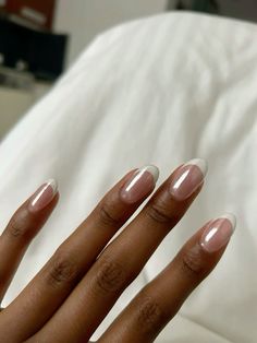 Neutral Pearl Nails, Wedding Nails Dark Skin, Almond Clear Nails, Simple Nail Ideas Neutral Colors, Simple Clear Nails, Simple Acrylic Nails Almond, French Manicure Couleur, Classic Nails Elegant, Bella Hadid Nails