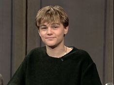 Men Hair Fringe, Guys Straight Hairstyles, Leonardo Dicaprio 90s Hair, Guys Straight Hair Haircuts, 2000s Men Hairstyle, 2000s Mens Hairstyles, Pin Straight Hairstyles Men, Straight Fringe Men, Tousled Fringe Men