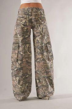 Experience the thrill of adventure with Urban Camo Cargo Pants. Combining rugged outdoor performance and urban fashion, these pants are ideal for any environment. Featuring a camouflage design and generous pocket capacity, you'll always be equipped for whatever the day holds. Stay both fashionable and comfortable on all of your travels. Features: Size Range: Tailored to cater to a wide array of body shapes, ensuring a fit that accommodates personal style and comfort preferences. Material Quality Ahs Fashion, What Clothes To Buy, Baggy Camo Pants, Camoflauge Pants, Camo Cargos, Comfy School Outfits, Pants Ideas, Pants Comfy, Bottoms For Women