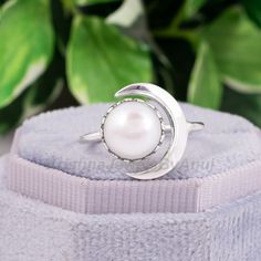 We offer only the finest silver jewelry in our collection. Material - Pure 92.5 Solid Sterling Silver & Pearl Gemstone - Natural White Pearl Gemstone Shape & Size - Round, 9mm Ring Size - 4 To 13 US (All Sizes Available) Weight - 3 Gram Approx. Stamped 925 Free Standard Shipping WorldWide. Payment Policy :- We accept payment through PayPal. All payments must be made within 7 days of purchase. If you are experiencing some difficulty in paying through PayPal and need additional time, please  contact us. Shipping Policy :- All United States parcel will be shipped through USPS Shipping Service within 1-3 business days after received payment. (It takes 2 to 3 weeks to get it delivered) All Countries (Except USA) parcel will Be Shipped Through DHL E-Commerce Shipping/India Post within 1-3 Busine White Pearl Ring, Crescent Moon Ring, Moon Ring, Fine Silver Jewelry, Zierlicher Ring, Pearl Gemstone, Ring Fit, Dainty Ring, White Ring