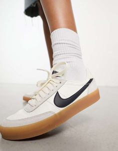 Schoenen van Nike Strik je veters en ga op pad Model met laag profiel Sluit met veters Gewatteerde tong en kraag Kenmerkende Nike-merkvermelding Tussenzool van schuim met Air-demping Gumzool Gripprofiel met textuur Nike Branding, Fitness Challenge, Profile Design, Nike Logo, Low Profile, Gum, Must Haves, Nike Air, White And Black