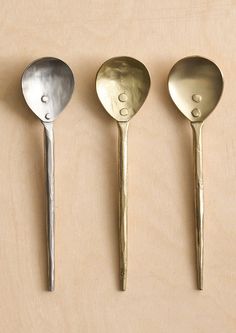 Small spoons in silver and gold tone metal. Ceramic Berry Bowl, Brass Spoon, Colorful Dishes, Wooden Wick Candles, Small Spoon, Cork Lid, Hammered Brass, Wooden Wick, Berry Bowl