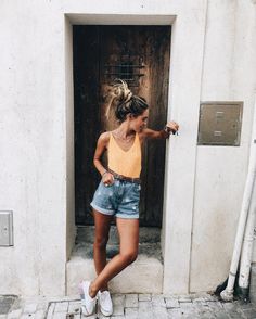 ll Look Short Jeans, Tokyo Street Fashion, Dream Fashion, Bohol, Outfit Trends, Grunge Style, Mode Inspiration, Photoshoot Poses, Spring Summer Outfits