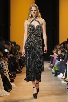 Elie Saab Fall 2024 Ready-to-Wear Fashion Show | Vogue Fashion Creator, Moda Outfit, Gala Events, Fall 24, Fall Winter 2024, Red Carpet Dresses, Mid Length Dresses