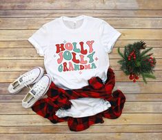 Grandma Christmas Shirt New Grandma Gift Pregnancy - Etsy Family Holiday Gifts, Jolly Af, Cute Christmas Shirt, Buffalo Plaid Shirt, Believe Christmas, Grandmas Christmas, Cute Christmas Shirts, Family Holiday Photos, Womens Christmas Shirts