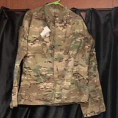 Army Combat Uniform Coat Size Med New With Tag Khaki Combat Style Long Sleeve Outerwear, Khaki Combat Style Outerwear, Air Force Basic Training, Army Combat Uniform, Army Jackets, Army Coat, Combat Uniforms, Usa Army, Hot Army Men