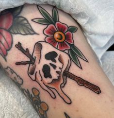 Haunted marshmello tattoo - cute skull tattoo - silly tattoo Summerween Tattoo, Halloween Cookie Tattoo, Planchette Tattoo Traditional, Funny Food Tattoos, Small Cool Tattoos For Women, Marshmello Tattoo, Pumpkin Pie Tattoo, The Used Tattoo, Marshmallow Tattoo