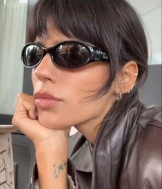 Hair Inspo Style, Trending Sunglasses, Hair Inspo Color, Style Hair, Gucci Sunglasses, Fashion Fits, 90s Fashion, Vintage Gucci, How To Look Pretty