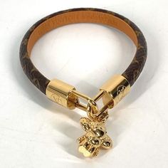 Name: Louis Vuitton Bangle Bracelet-Vivienne Accessories Bracelet Shape: Bracelet Model No.: M6773f Code: Bc4242 Color: Brown Material: Monogramcanvas Approx Size: Band Length: 5.3inch / 13.5cm Size Description: 17 Listed Hand Measurements May Have A 1-2cm Difference. Gender: Women's Additional Items: Box , Dust Bag , Item Rank: Unused Ns Rank (Although Unused This Item May Have Minor Defects Due To Long Term Storage Or When Placed On Display.) Luxury Brown Bangle Bracelet, Luxury Jubilee Bracelet Fashion Accessory, Designer Bangle Jewelry As Fashion Accessory, Designer Formal Bracelets With Logo Charm, Pandora Bracelet Charms Ideas, Bracelet Model, Long Term Storage, Japanese Store, Louis Vuitton Jewelry