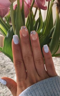 Perfect Nails For Summer, Flower Nail Inspo Short, Nails With Dot Flowers, Diy Nail Patterns, Simple Nails Not Acrylic, Cute Nail Designs Flowers, Simple Nails Beginners, Nail Designs For Short Nails Summer, Easy Flower Nail Design