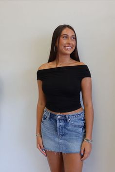 Our 'Jessica' top features a off the shoulder seamless knit top. Model is wearing a small. Fits true to size! Size Recommendations 0-4:S, 6:M, 8-10:L All Love <3 All Love, Top Model, Love Is All, Set Dress, New Day, Knit Top, Off The Shoulder, Active Wear, Dress Outfits