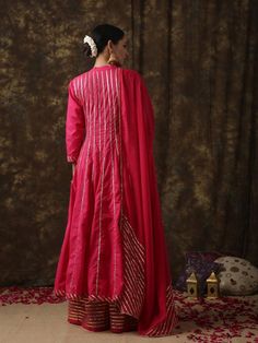 Mrinalika- Gulaal Magenta Kurta Set - Trendroots Indian Kurti Designs, Work Suits, Kurta Designs, Kurta Set, Dress Plus Size, Beach Jewelry, Kurti Designs, Fashion And Lifestyle, Aza Fashion