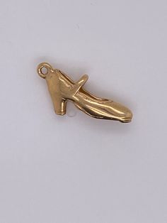 Vintage 14k yellow gold Mary Jane shoe charm. There are 2 available. The charm weighs 3.04 grams of gold. Elegant Gold Charms For Formal Occasions, Gold Mary Janes, Mary Jane Shoe, Vintage Charm Bracelet, Jewelry Charms, Plain Bands, Gold Engraving, Charm Necklaces, Real Vintage