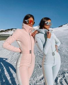 Mode Au Ski, Womens Ski Outfits, Stile Kylie Jenner, Ski Outfits, Winter Trip, Pink Winter, Snow Fashion