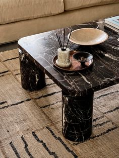 a marble coffee table sitting on top of a rug