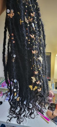 Handcrafted boho locs adorned with butterfly charms, beads and etc.  ~Synthetic hair with human hair ends (Color 1 and ends are natural 1b color) ~60 locs in total and 12 of them are accent butterfly accent locs. ~The locs are around 20-21 inches and the accent locs are around 15 inches. My recommendation installing the accent locs are the soft loc method. Where you take your braid and loop it through the loc hole and crochet the end of your braid through the root or couple inches down your brai Braid With Charms, Prom Hair Locs, Boho Crochet Locs, Flowers In Locs, Unique Loc Hairstyles, Big Braids With Beads, Cool Hair Accessories, Locs With Crystals, Loc Decoration