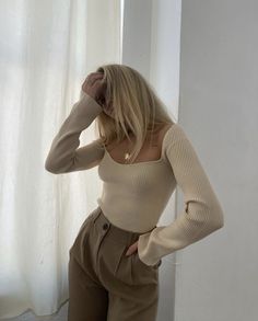 Neutral Aesthetic Wardrobe, Rich Minimalist Aesthetic Outfits, Minimalistic Chic Aesthetic, Minimalistic Clothes Aesthetic, Beige Aesthetic Wardrobe, Neutral Fall Clothes, Creme Color Outfit, Creme Clothes Aesthetic, Brown Minimalist Outfit