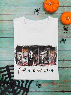 White cotton T-shirt with Halloween characters These characters, we all know them. Why not wear them this fall for Halloween? In cotton, this t-shirt is very comfortable to wear and you will find it with pleasure every year in your wardrobe for Halloween parties. It is unisex and can be worn by Mr or Mrs, or both as a duo! This t-shirt is printed in my workshop in France. Choose your size when ordering. 100% cotton Machine washable at 40o Fall Pop Culture T-shirt With Character Print, Horror Themed Cotton T-shirt With Character Print, Themed White T-shirt For Fall, Funny Halloween T-shirt With Character Print, Fall Cotton T-shirt With Character Print, Funny Cotton Halloween T-shirt, White Fan Merchandise T-shirt For Fall, White Fall Fan Merchandise T-shirt, Halloween Pop Culture Crew Neck T-shirt