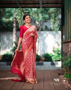 One Side Pallu Saree Poses, Silk Saree Photoshoot, Anusree Actress, Model Photoshoot Poses, Kanchivaram Saree, Saree Shoot, Saree Stills, Bride Photos Poses