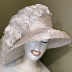 Excellent Condition.. This Is A Structured Hat With A Pattern Of Overlapping Leaves. Adorned With Rhinestones. See Pic And Please Take Time To Look At All Of The Hats In My Collection. White Church Dress, White Church Hats, Accessories Elegant, Church Dress, Elegant Hats, Dress Hat, Church Hats, Church Dresses, Southern Belle