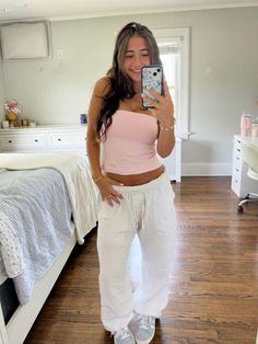 demetra dias icon Pink Tank Top Outfit, Campus 00s Outfit, 00s Shoes, Bod Goals, White Summer Outfits, Pink Tube Top, Outfit Inspo Summer, Stockholm Fashion