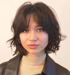 Short Grunge Hair, Shaggy Short Hair, Bangs For Round Face, Hair Inspiration Short, Shot Hair Styles, Penteado Cabelo Curto, Round Faces, Short Hair Haircuts