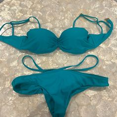 Nwot Size M Two Piece Bikini Blue Push-up Swimwear With Built-in Bra, Push-up Swimwear With Padded Cups For Pool, Push-up Padded Swimwear For Pool, Blue Push-up Swimwear For Beachwear, Push-up Swimwear With Built-in Bra, Push-up Swimwear For Sunbathing Beach Season, Summer Pool Push-up Swimwear, Push-up Lined Swimwear For Beach, Push-up Swimwear With Lined Body For Beach