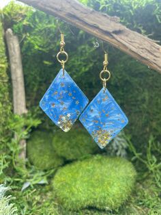 Diamond shaped, Navy blue resin earrings, decorated with hand placed gold glitter Hypoallergenic Blue Star Earrings, Blue Glitter Dangle Earrings, Blue Hypoallergenic Resin Earrings, Resin Earrings, Diamond Shaped, Gold Stars, Gold Glitter, Diamond Shapes, Beaded Earrings