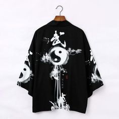 Yukata Male, Mens Kimono Shirt, Mens Kimono, Samurai Clothing, Japanese Yukata, Chef Jackets, Island Outfit