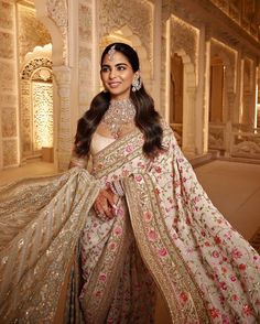 Isha Ambani at Her Brother's Wedding  #Wedding #photography #photoshoot #Anantambani #radhikamerchant #Jio #Reliance Sari Design, Indian Dresses Traditional, Indian Bridal Outfits, Growing Family, Saree Look, Indian Fashion Dresses, Desi Fashion