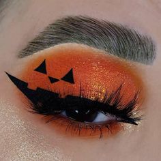 Cute Halloween Eyeliner, Halloween Eye Makeup Easy, Simple Halloween Makeup Looks For Work, Cute Halloween Makeup Looks, Nem Halloween Makeup, Holiday Eye Makeup