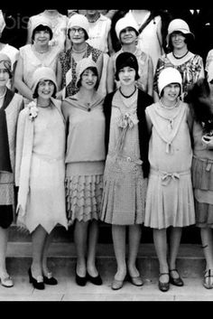 Dresses 1920 Style, Style Année 20, Flapper Girls, Istoria Artei, 1920 Fashion, Louise Brooks, Josephine Baker, Adored Vintage