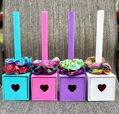 Scrunchie stand, Scrunchie holder, scrunchie storage, hair ties, hair clips and hair accessories. Personalized scrunchie holder. Each holder comes personalized and includes a cute heart shaped draw in the back to hold additional hair accessories.   Each holder will include 3 scrunchies (colors vary).  Please include the color(s) and names you would like included on each personalized scrunchie holder. Please message me if you have any questions. Diy Stands Display, Scrunchie Stand, Scrunchie Storage, Hair Tie Storage, Booth Decoration, Diy Hair Bow Holder, Hair Accessories Display, Scrunchie Holder, Hair Tie Holder