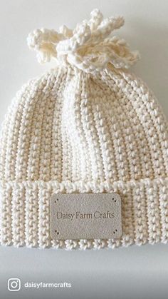 Daisy Farm Crafts Pola Kupluk, Beanie Hat Crochet Pattern, Crochet Baby Cap, Daisy Farm Crafts, Pola Topi, Háčkované Lemy, Daisy Farm, Crochet Baby Hat Patterns, Easy Crochet Hat