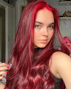 Bright And Dark Red Hair, Dark And Bright Red Hair, Dark And Light Red Hair, Dark Red To Bright Red Ombre, Dark Bright Red Hair, Light To Dark Red Hair, Dark Red Hair With Light Red Highlights, Red Hair Morenas, Bright Red Hair Aesthetic