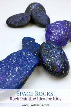 purple and blue rocks with white speckles are arranged in the shape of an arrow