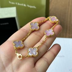 Luxury Flower-shaped Bracelets As Gift, Clover Gifts, Gift Hacks, Birthday Sister, Dainty Style, Clover Design, Mom Ideas, Clover Bracelet, Wrist Jewelry