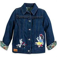 Disney Store Snow White Animator's Denim Jacket for Girls Check out my other listings - Many Disney and Kids/Baby Clothes Snow White Animators’ Denim Jacket for Girls Snow White as toddler and forest friends appliques Embroidered floral and apple design Classic denim jacket tailoring Dark wash Button front and cuffs with metal rivets Fold over collar Yoke with ruffled denim trim, both sides Side pockets Lined poplin print cuffs, pockets, and inside collar Simulated suede Disney Animators' Collec Disney Denim Jacket, Disney Denim, Jean Jacket Hoodie, Teen Fashion Trends, Jacket For Girls, Disney Jacket, Girls Denim Jacket, Disney Animators Collection, White Denim Jacket