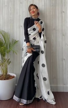 Retro Style Saree Indian Fashion, Black And White Saree Aesthetic, Farewell Hairstyles With Saree, Farewell Sarees For Teens, Isha Borah, Black And White Saree, Simple Saree Designs