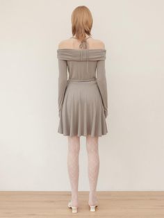 This off-shoulder draping dress top features an upper shirred detail and is made of stretchy span fabric, offering a versatile style.- Midi length that makes your look stylish- Silght A-line silhouette to add appeal to the item- Can be worn as a halter neck with strings connected to the body panel Draping Dress, Dress Top, Versatile Style, Top Dress, Halter Neck, Midi Length, Light Gray, Light Grey, Off Shoulder