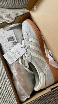 Grey Spezial Adidas Outfit, Neutral Adidas Shoes, Grey Spezial Adidas, Grey Sneaker Outfits Women, Spezial Adidas Shoes, Spezial Adidas Outfit, Adidas Spezial Outfit, Spezial Adidas, Look Adidas