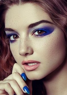 Cute Freckles, Eyeshadow For Brown Eyes, Purple Makeup, Brown Eyeshadow, Blue Eyeshadow, Eyeshadow Lipstick, Blue Makeup, Colorful Eyeshadow, Eye Make