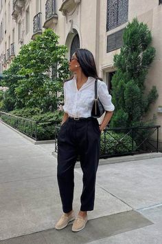 Discover stylish work outfit ideas for women - from business casual to professional fashion. Get inspired for the office with these outfit ideas! Casual Work Outfit Winter, Corporate Fits, Work Outfit Ideas For Women, Business Casual Chic, Workwear Outfits, Work Outfit Ideas, Casual Work Outfits Women, Smart Casual Work Outfit